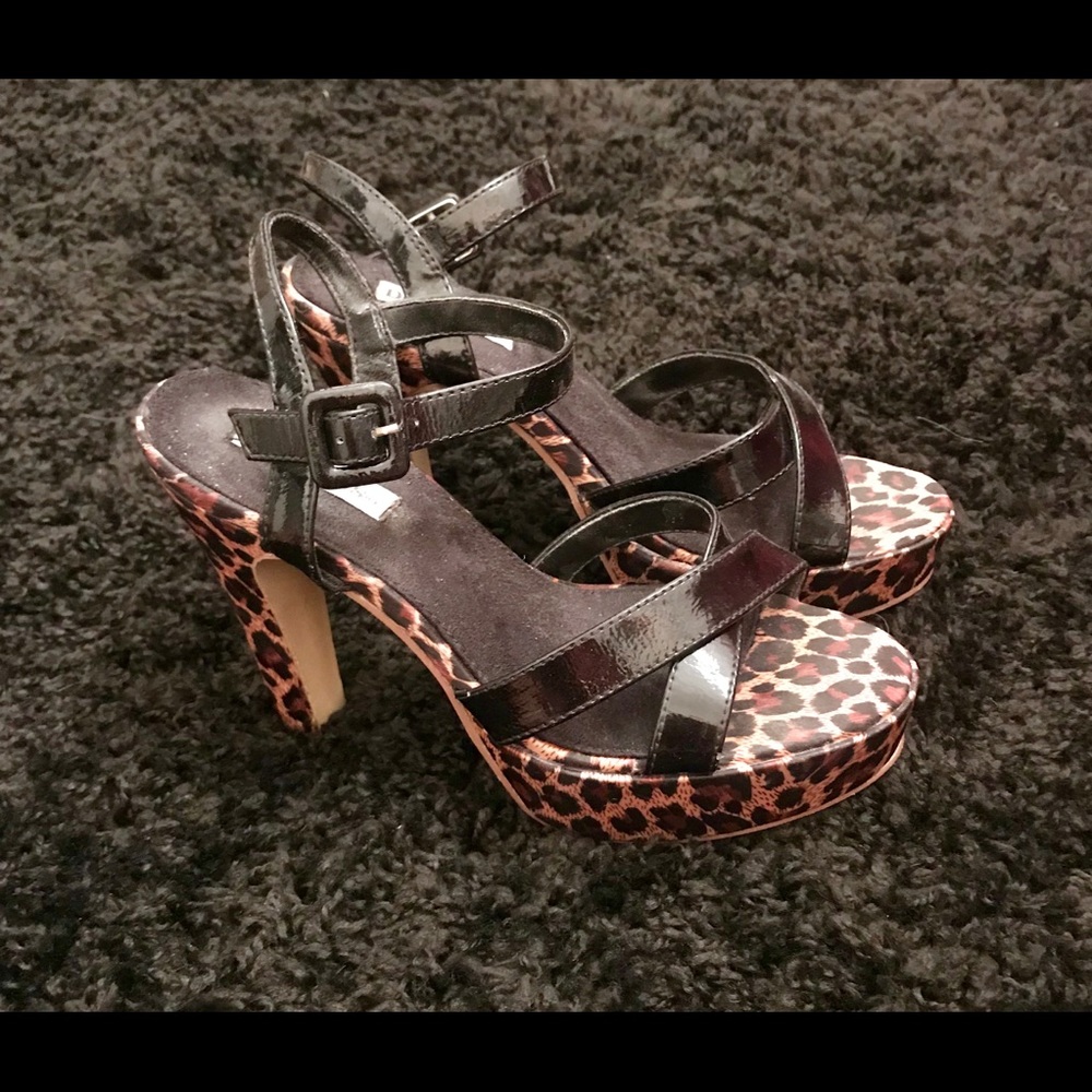 ‼️SOLD‼️ Leopard & Black Patent Sandals size 6